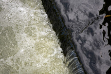 産業排水処理の活性汚泥の安定と減容が目的の安定化助剤液です。